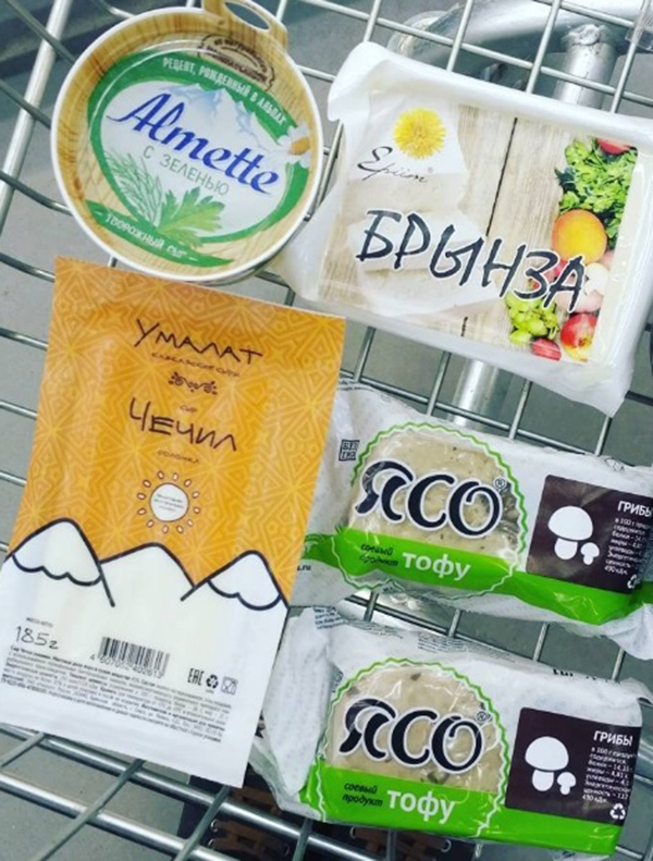 Одно из моих любимейших блюд — кабачок и томаты под сыром. Запекать в духовке без масла