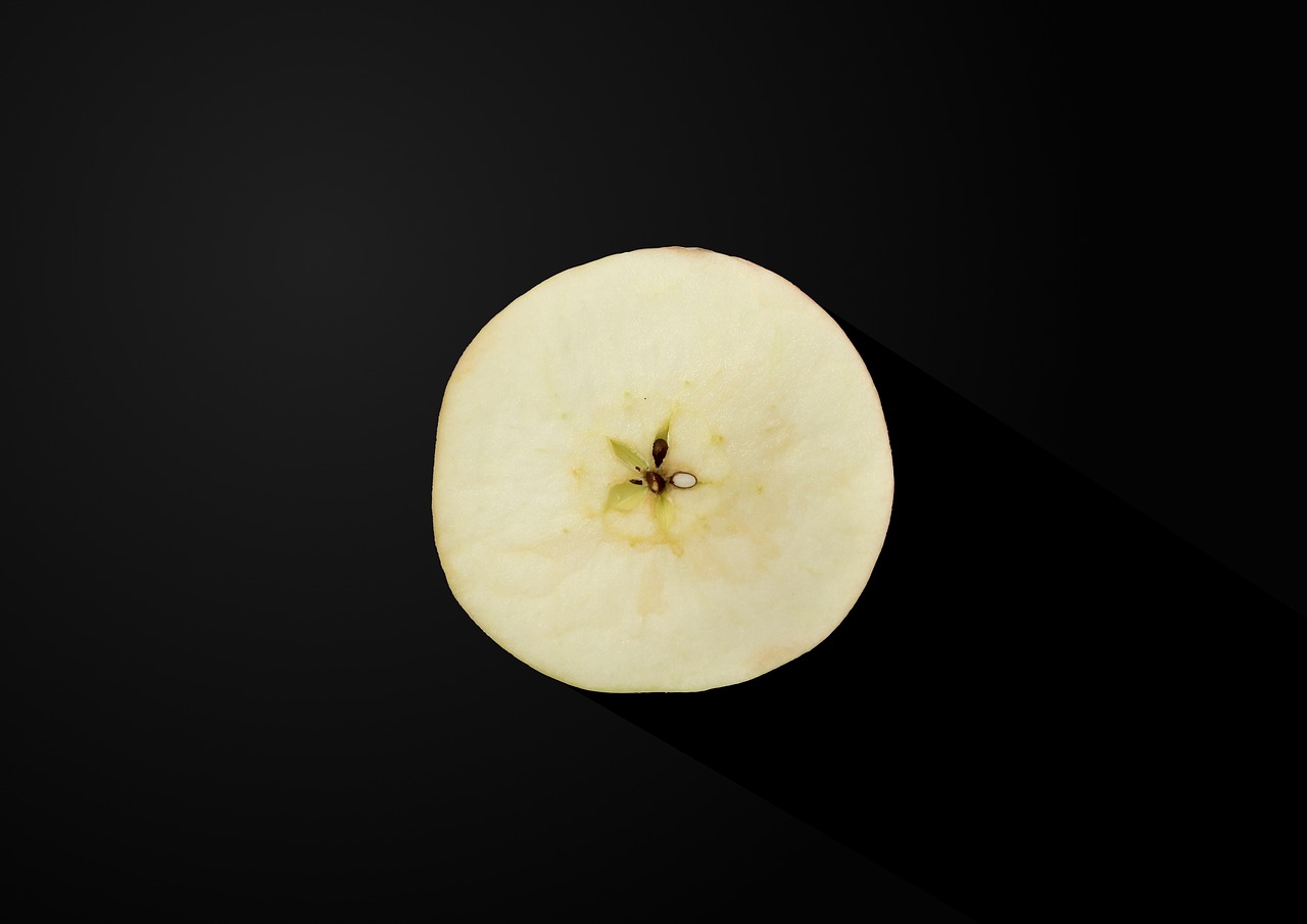 Ядовиты ли яблочные семечки?