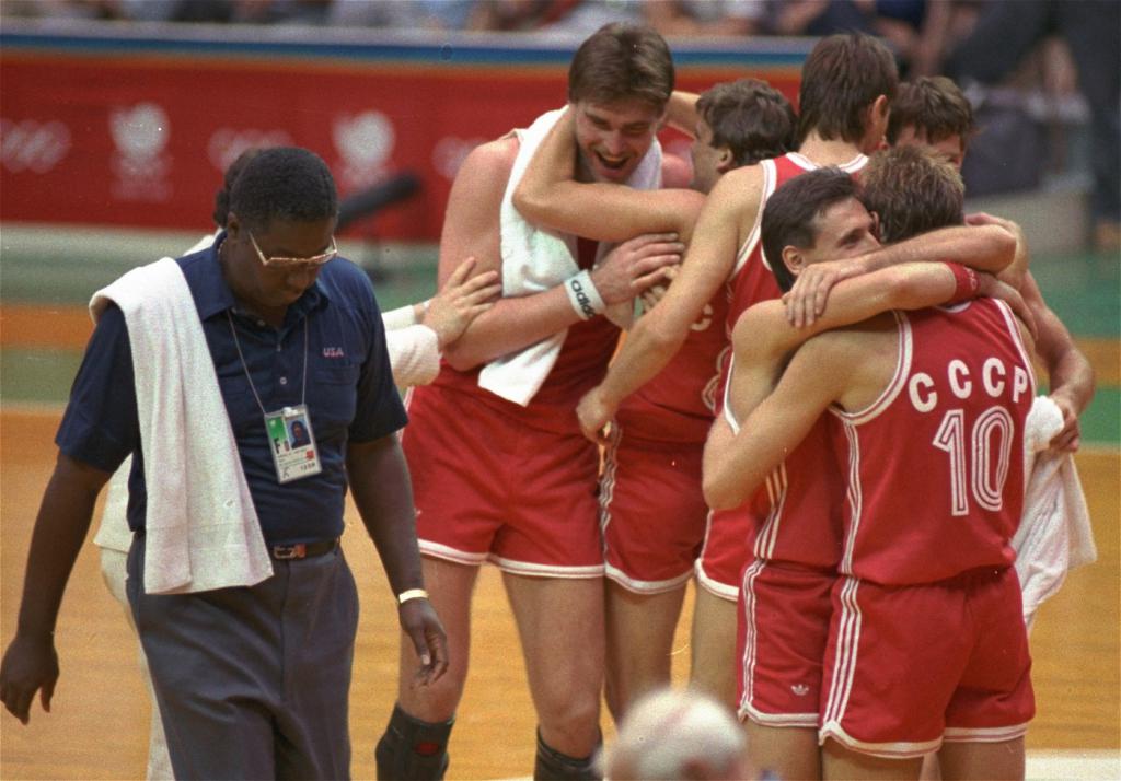 радость советских баскетболистов