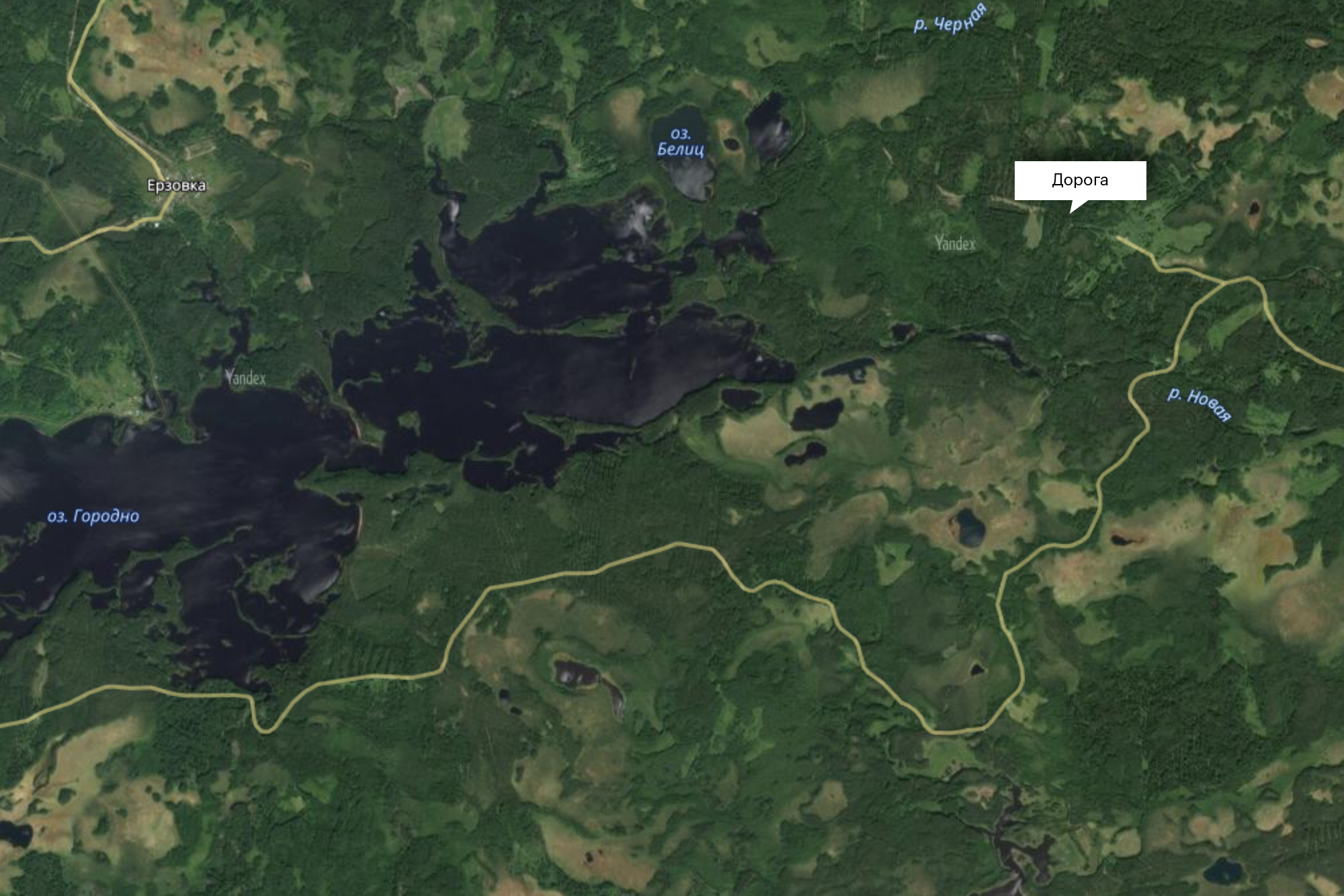 Тот&nbsp;же самый фрагмент карты в режиме просмотра «Гибрид»: видно, что от Сафоново к озеру Черное ведет грунтовка