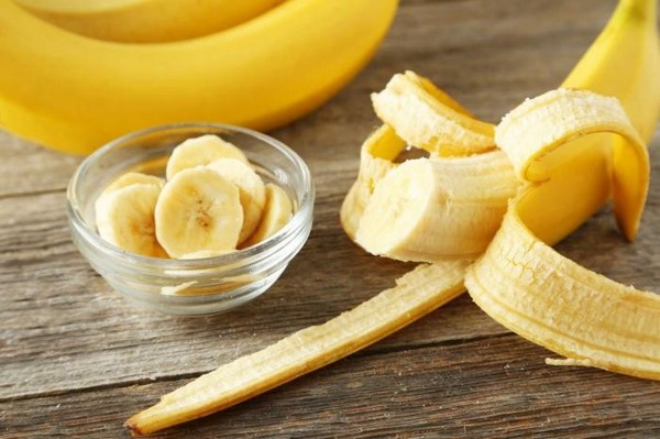 почищенный банан