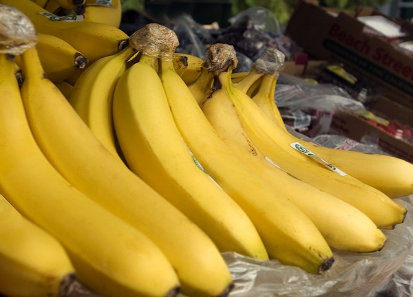 скибки бананов