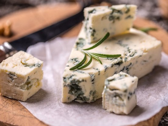 Сыр «Дор Блю»: польза и вред