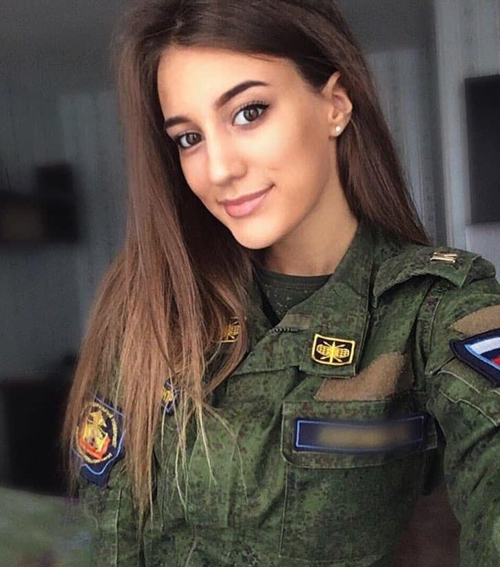 Служба девушек в армии до 23 лет: был ли принят закон о призыве женщин, не имеющих детей