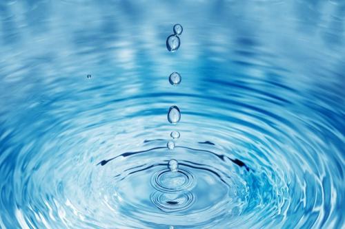 2 стакана воды С утра натощак. Стакан воды утром натощак: польза и вред