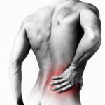 В области поясницы находятся почки, поэтому можно спутать боль в мышцах или позвоночнике с болью во внутренних органах