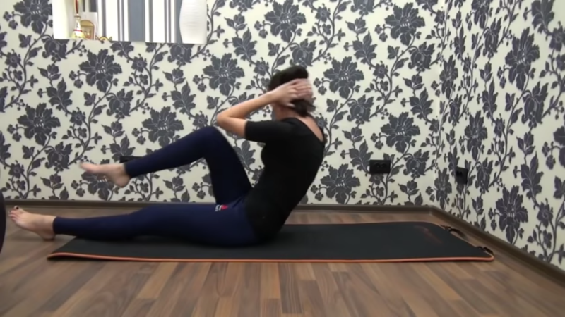 Упражнение "Подтягивание колена к груди"