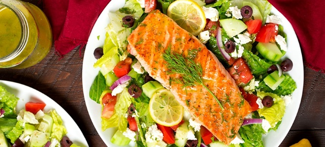 греческий салат с рыбой рецепт