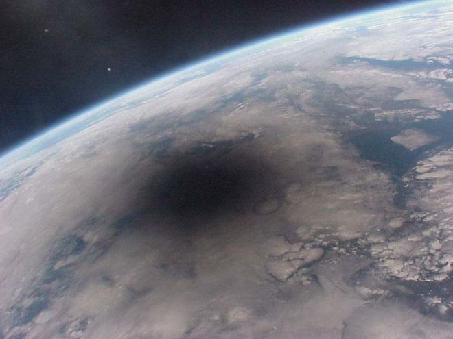 Вот как выглядит солнечное затмение на Земле из космоса