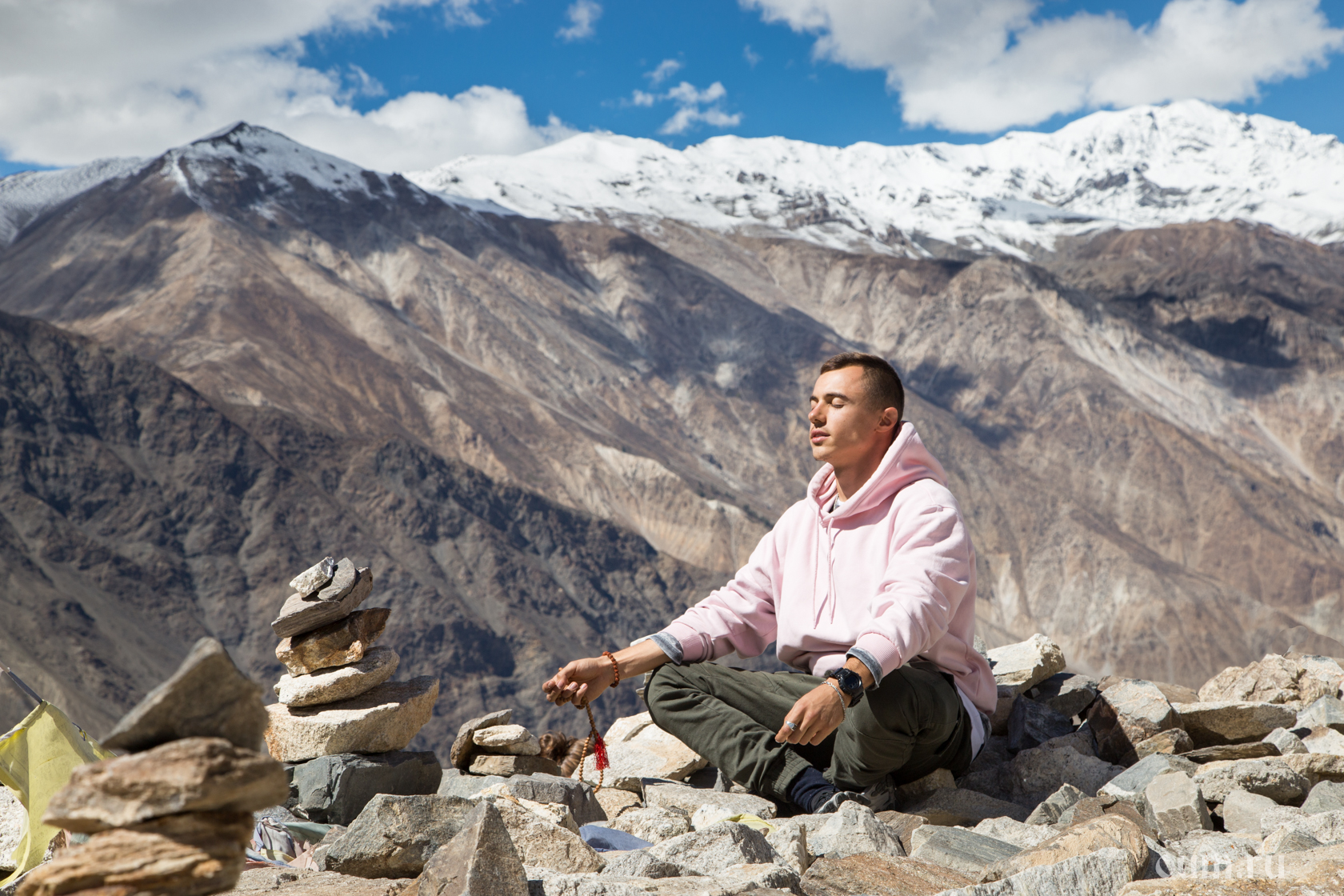 Практика утренней медитации, медитация в горах, четки
